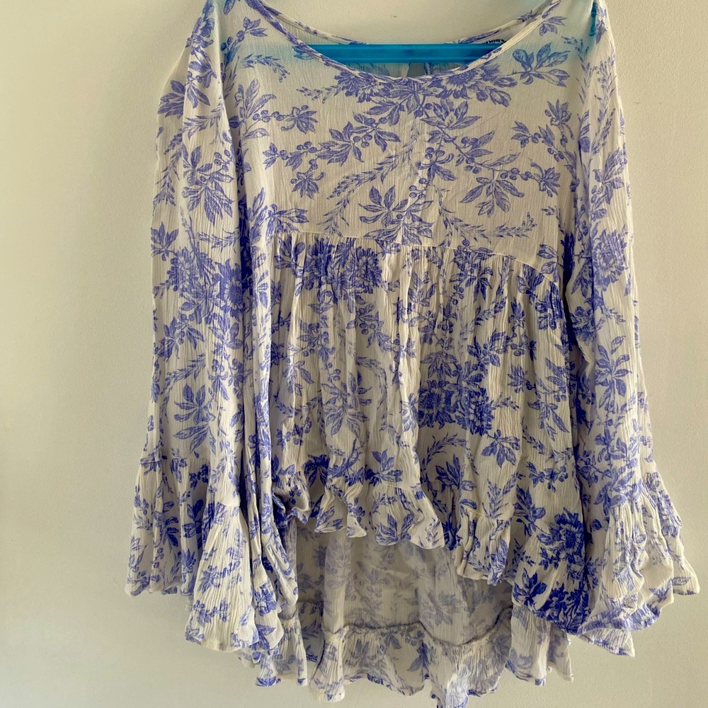 Lovely cottage core style blouse. Bohemian look, fabulous feel.